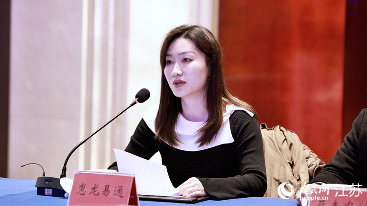 惠龍易通國際物流股份有限公司總裁施芸在活動現場發言。人民網 梁明攝