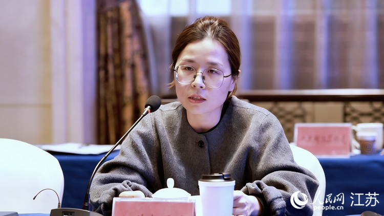 江蘇新通達電子科技股份有限公司辦公室主任朱曉雙在活動現場發言。人民網 梁明攝