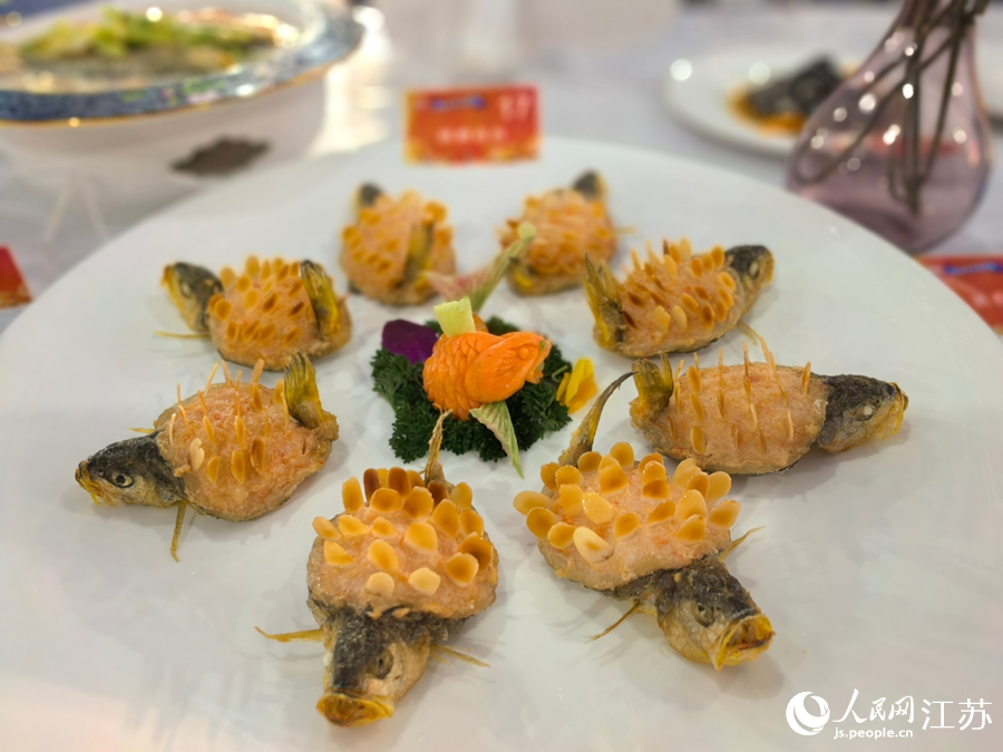 現場制作的美食作品麒麟黃魚。人民網記者 王繼亮攝