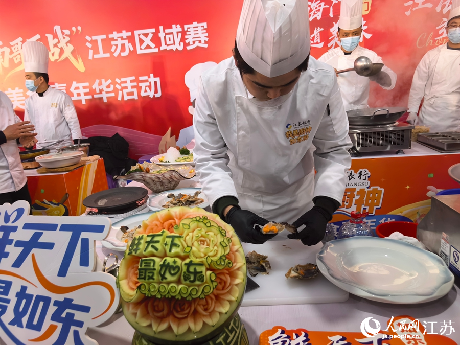 現場制作菜品。人民網記者 王繼亮攝