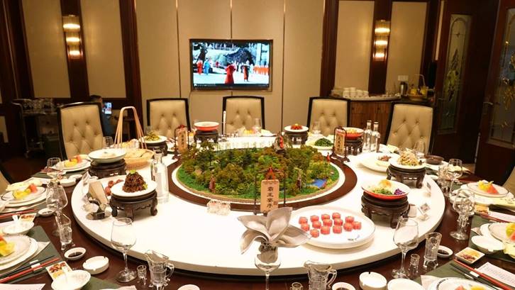 圖為“霸王宴”。南京大廠街道供圖