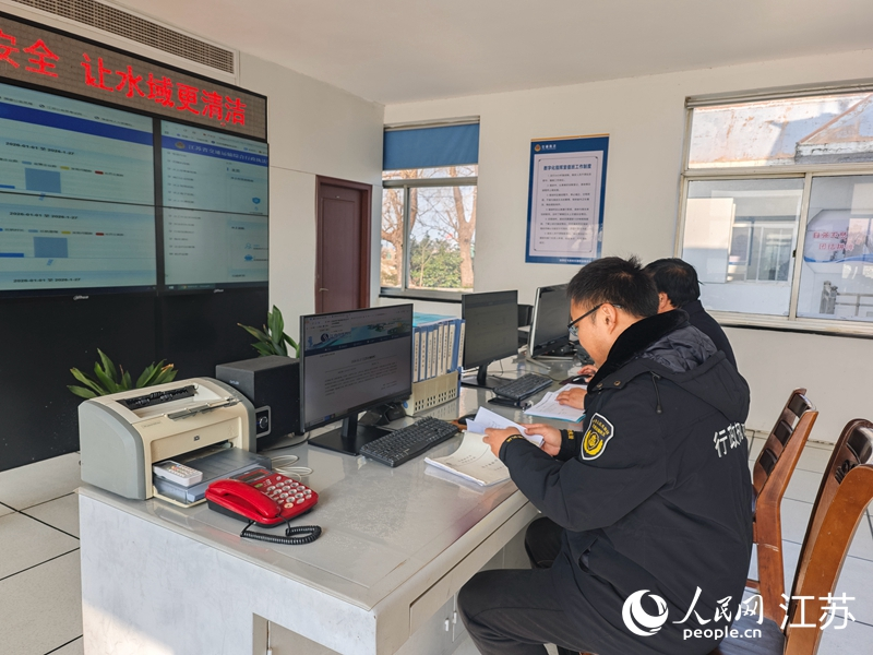 陳飛虎在工作中。人民網記者 常雨薇攝