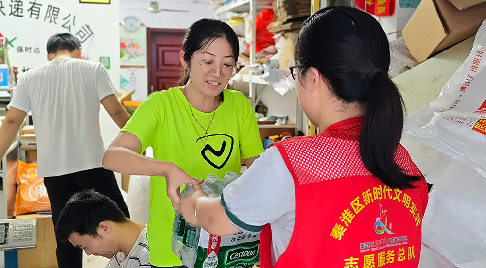 紅花街道各社區“寧小蜂驛站”在夏日開展關愛活動。