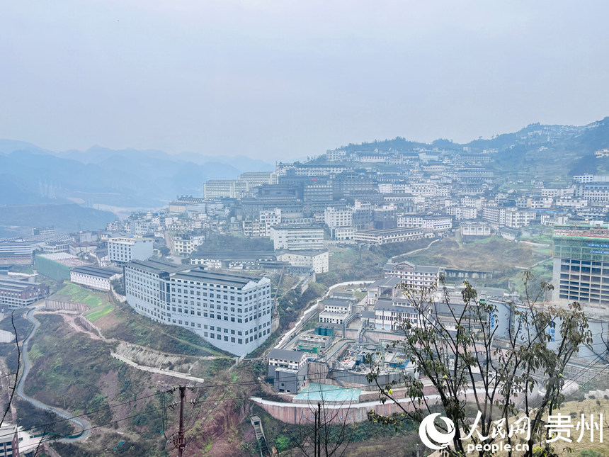 赤水河沿岸酒企。人民网 陈洁泉摄