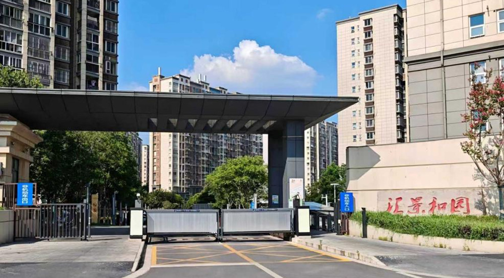 匯景和園小區打通適老出行“最后一百米”。