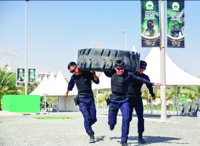 圖為江蘇特警隊隊員在比賽中