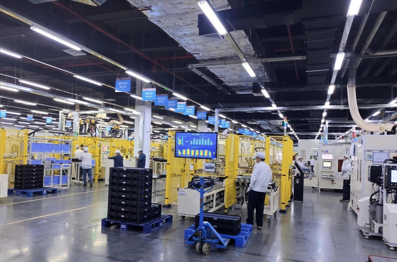欣旺達現代化智能制造車間繁忙景象。欣旺達供圖。