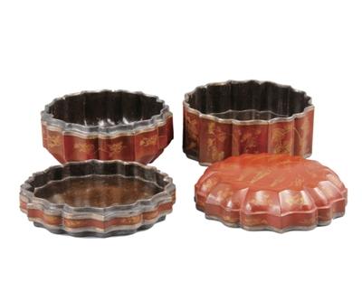 南宋朱漆戗金莲瓣式人物花卉纹奁分层展示图。常州博物馆提供