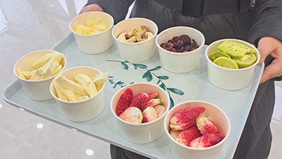 一颗草莓的“瘦身”前景“这里独有的冷能，是草莓升值的法宝。”江苏青禾冻干科技有限公司技术负责人徐达所说的冷能，来自滨海绿能港LNG气化过程中释放的-162℃低温能量。