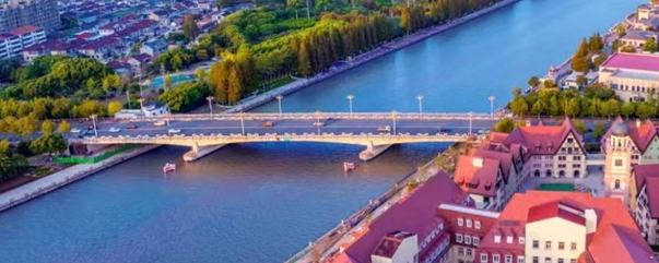 太倉，“德企之鄉”太倉市是國內德企核心聚集地之一，目前已有超560家德企落戶於此。如今，這裡不僅被德籍人士視作“第二故鄉”，更成為他們心中除“北上廣”之外的“第四城”。