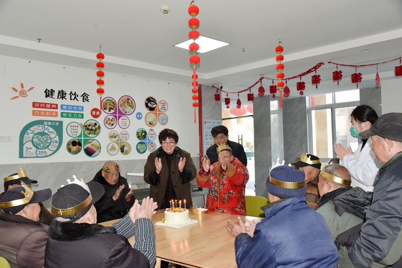 “江蘇好人”李紅霞：敬老助困真情暖人