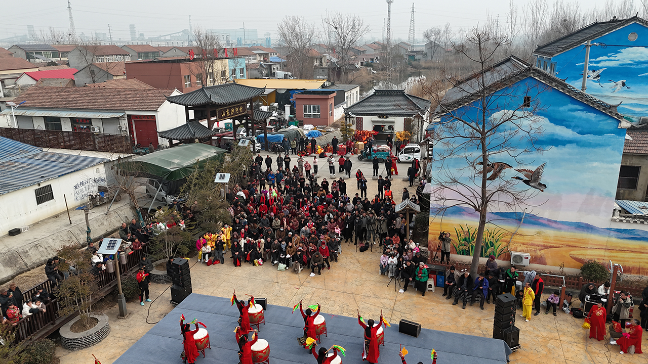 苏鲁沙河村联欢会现场。人民网记者 鞠峰摄