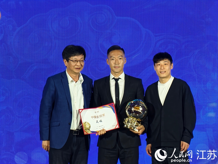 时隔五年，吴曦第二次加冕中国金球奖。人民网 徐晨曦摄