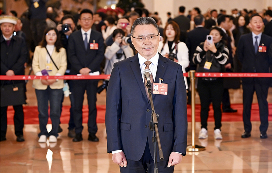 住蘇全國人大代表高德榮走上首場“代表通道”
