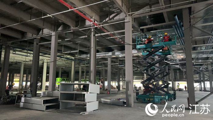 水產品深加工項目設備進廠。人民網記者 王丹丹攝