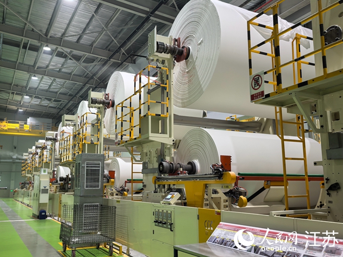 金紅葉紙業（南通）有限公司智能化車間。人民網記者 王繼亮攝