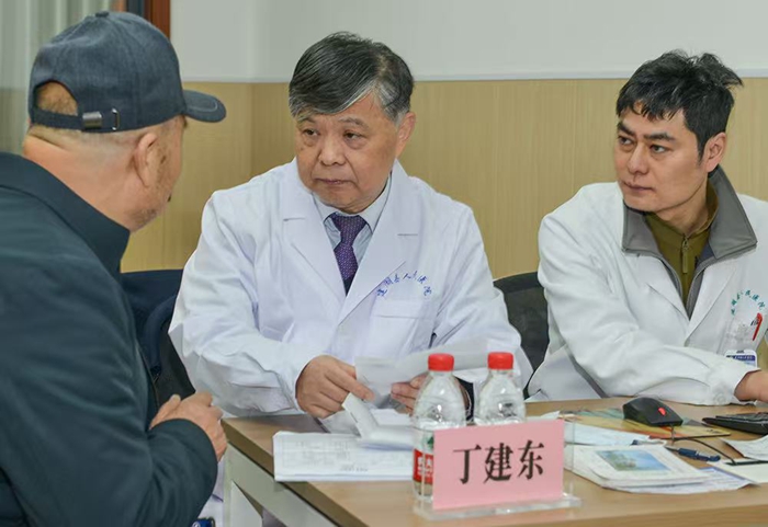 義診活動現場。鄭亞平攝