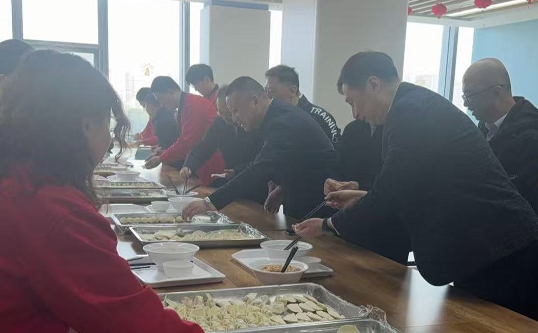 钢城飞来“小候鸟” 车间飘起家乡味