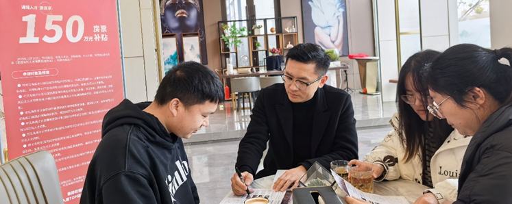 南通崇川如何算好“留人”長久賬？今年年初，南通市區出台人才房票新政。作為主城區，崇川區已發放房票918張，面值總額超1億元，其中349張已被使用。粗略一算，人均補貼接近12萬元。