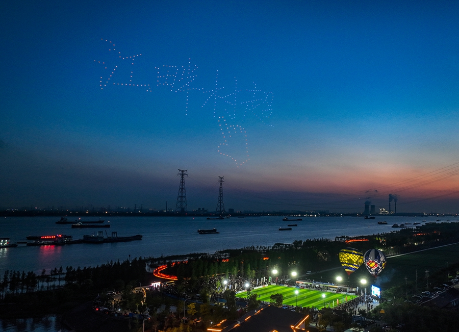 无人机编队表演。靖江市委宣传部供图