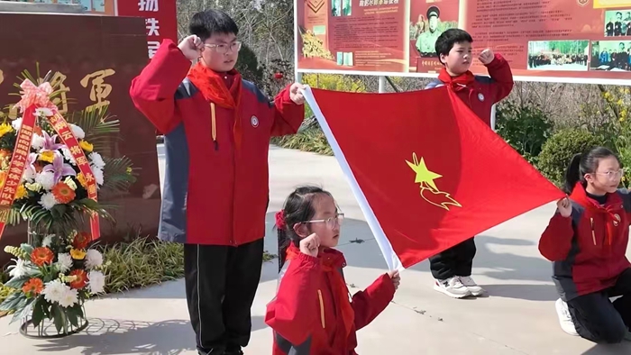 當地小學開展紅色尋訪主題教育活動。建湖縣委宣傳部供圖