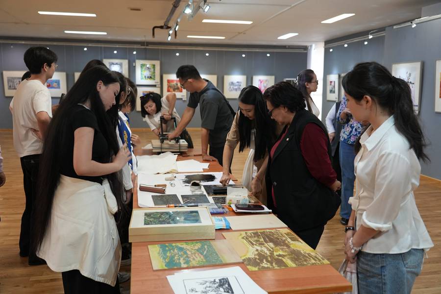 东海县三大特色展品亮相哈萨克斯坦江苏文化周
