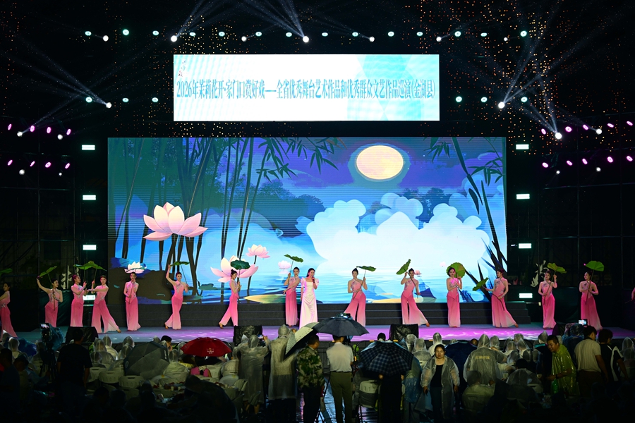 歌舞表演。梁德斌摄