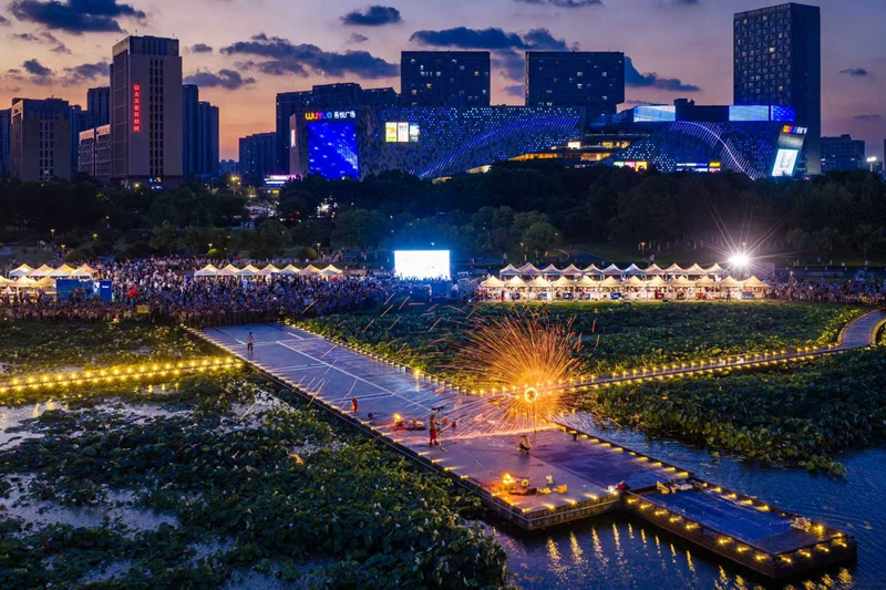莲花湖公园丰富的活动吸引众多市民参与。受访对象供图