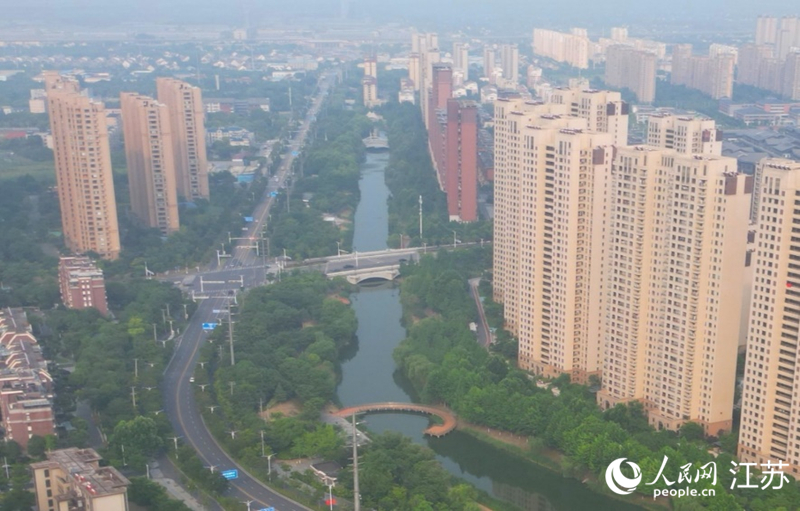 宝塔河绿地景观。人民网记者 王继亮摄