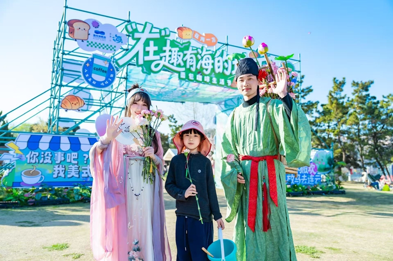 在海一方公園面包咖啡生活節現場。連雲區委宣傳部供圖