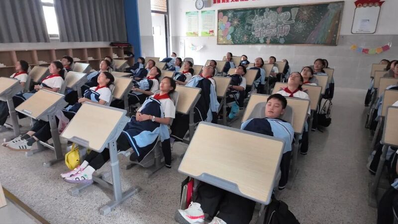 江苏多地学校新学期实现“午休躺睡”