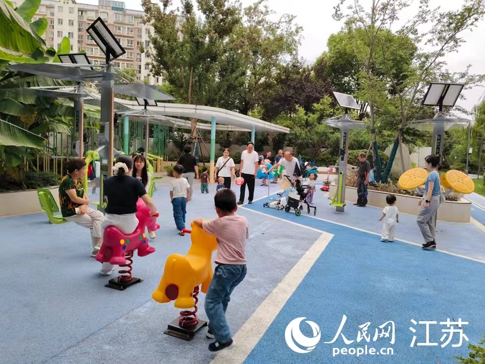 月安口袋公園由荒地改造為公共綠地。人民網 王純攝