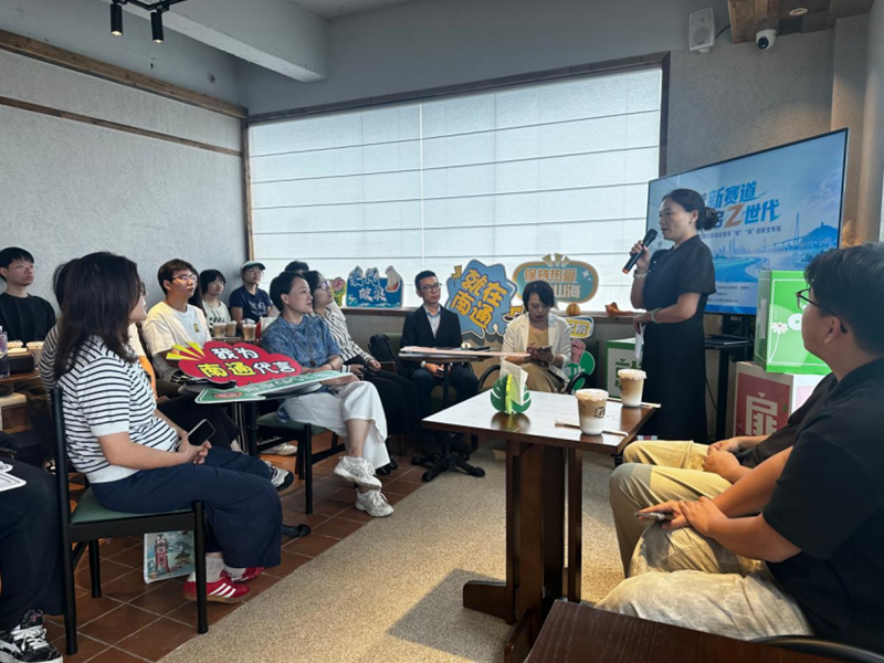 南通多所高校大一新生代表参加就业指导“咖·扉说”活动。南通市人社局供图