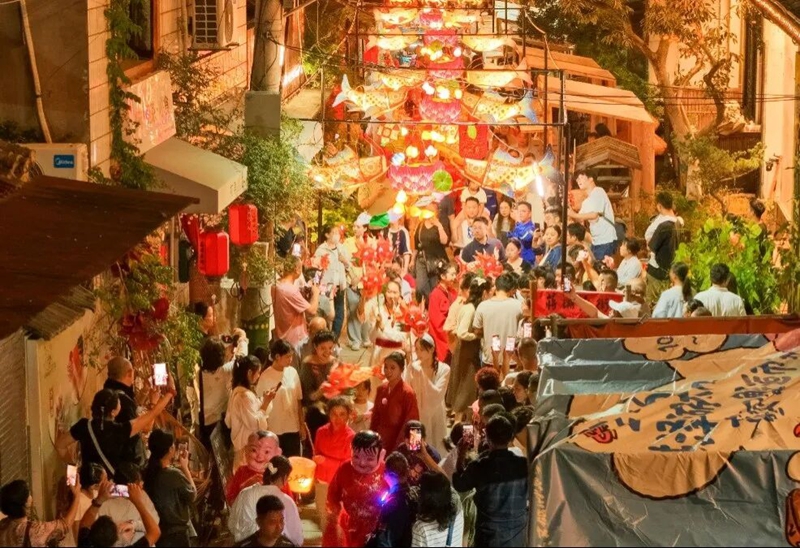 蔣壩老街花燈璀璨。洪澤區委宣傳部供圖