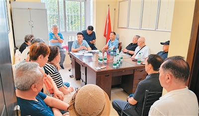   徐州市鼓樓區黃樓街道圍繞電梯更新改造召開議事協商會。資料圖片