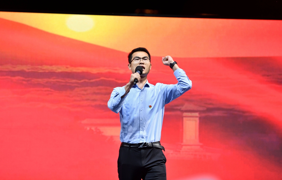 宣讲员进行红色故事宣讲。沭阳县文明办供图