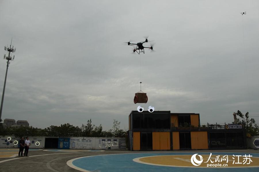 常州企业研发的“空地智联城市治理大管家”，构建空地一体协同作业体系。人民网记者 俞杨摄