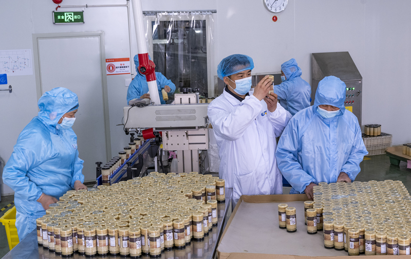 黎明食品大蒜深加工产品生产线。受访者供图