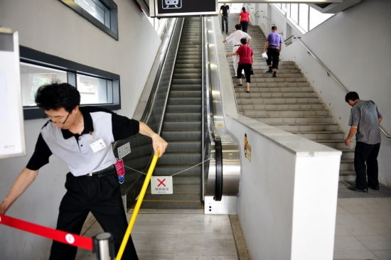 深圳地铁扶梯又逆行 这次是CNIM