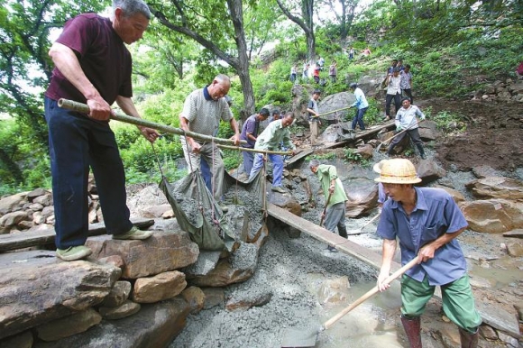 花果山旅游发展总公司兴建的水景观带动工