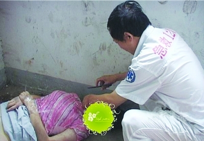 南京—小学内惊现女尸 遭胶带封头窒息耐死