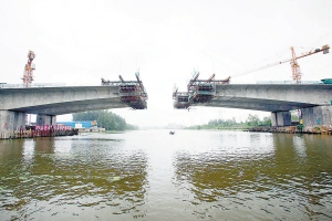 徐州瓦庄段京杭运河大桥下月合龙