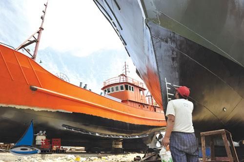 赣榆海头造船厂赶制钢制渔轮备战远洋捕捞
