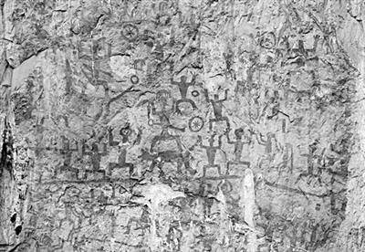 花山岩画记录骆越人祭祀 竹架助攀高作画