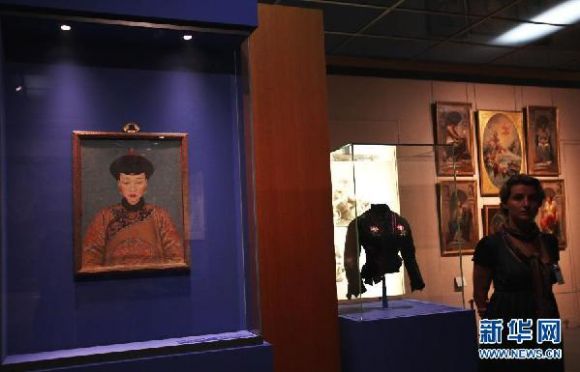 故宫博物院明清宫廷生活文物在卢浮宫展出