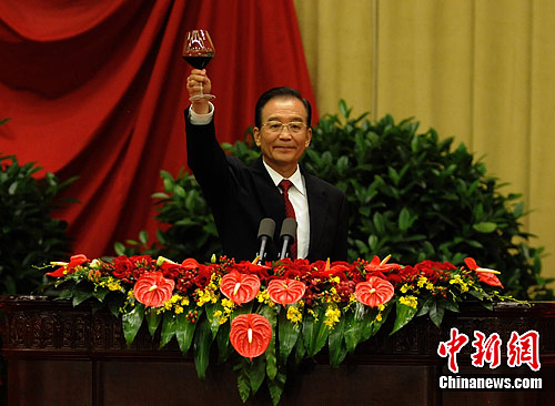 温家宝提议为中国国庆62周年干杯