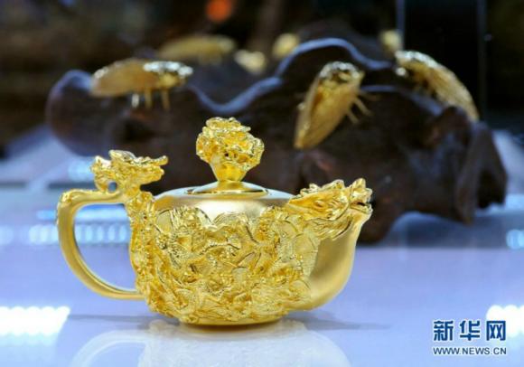 纯金茶壶亮相南京 每只重100克左右