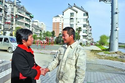 徐州小伙南京打工 跳下河救上一老一少