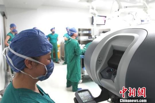 南京成功实施国内首例机器人扁桃体切除手术