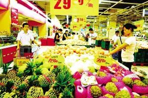泰国洪水致淮安市场水果、电子产品涨价
